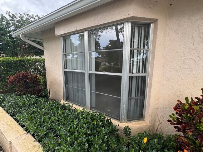 Living Room Bay Window - 3633 Country Club Blvd