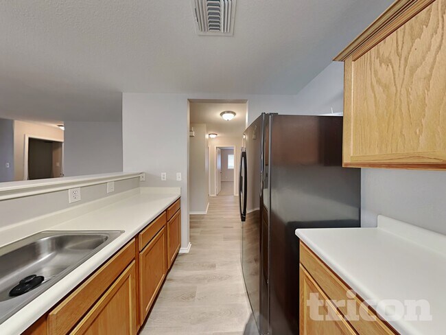 Foto del edificio - 8507 Crinum Lily Dr