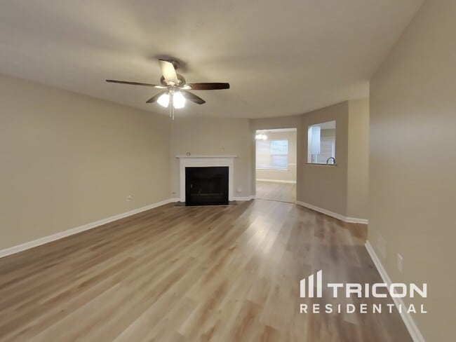 Foto del edificio - 2492 Feathertree Ln