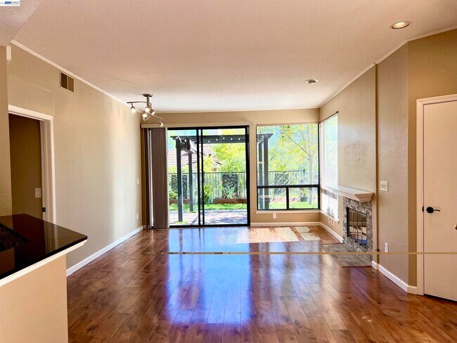 Foto del edificio - 3089 Lakemont Dr