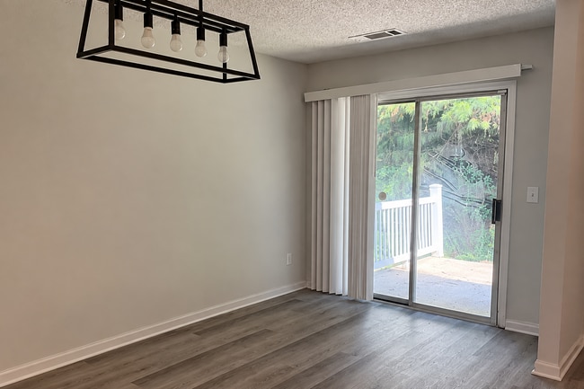 Building Photo - 1445 Maple Valley Ct