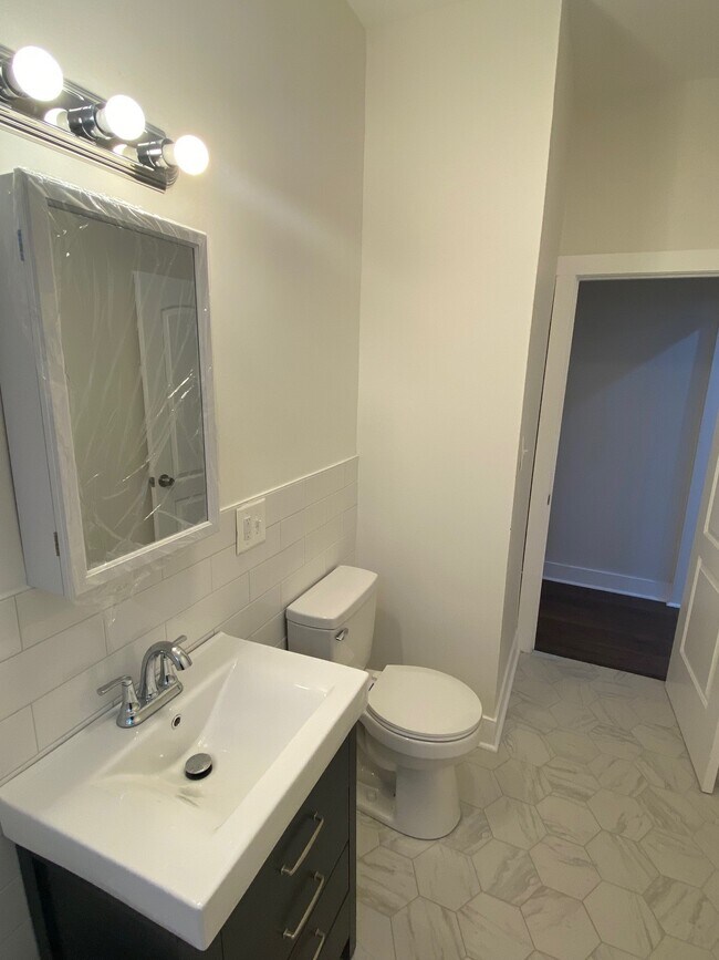 Baño - 1425 W Albion Ave