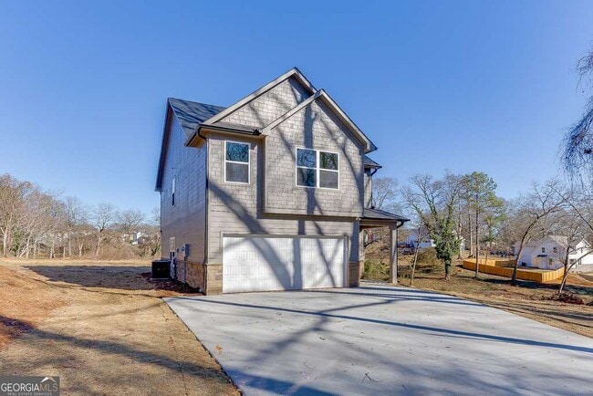 Building Photo - 585 Clayton St