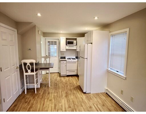 Primary Photo - 35 Bates Ave