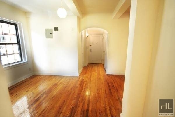 Foto del edificio - 245 E 11th St