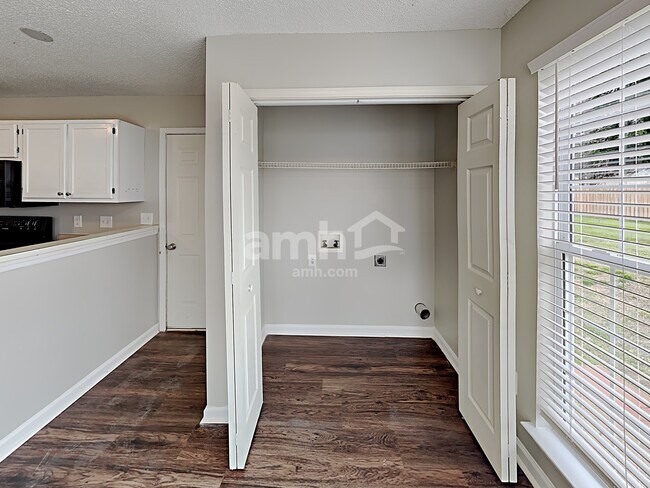 Building Photo - 1020 Ridgefield Cir