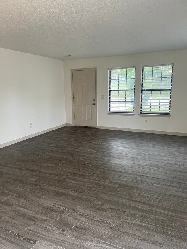 Foto del edificio - 500 SE Lee Haven Dr