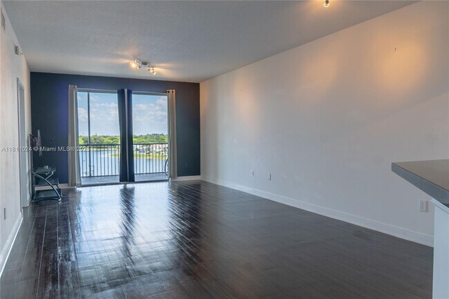 Foto del edificio - 10750 NW 66th St