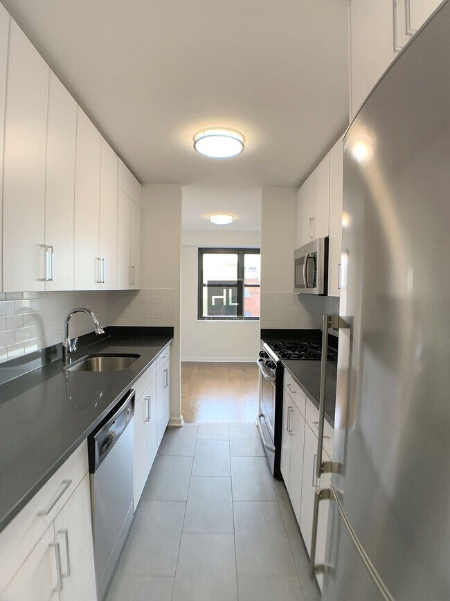 Building Photo - E 16 ST