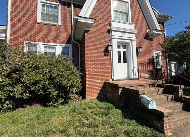 Building Photo - 675 Evergreen Ave