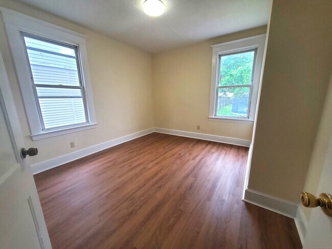 Building Photo - 221 Blohm St