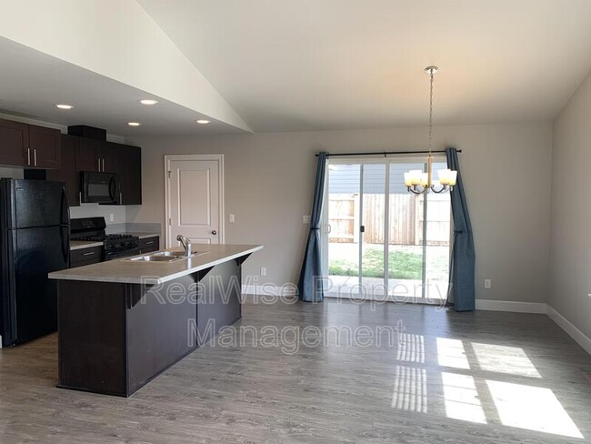 Foto del edificio - 474 NE Oak Ave