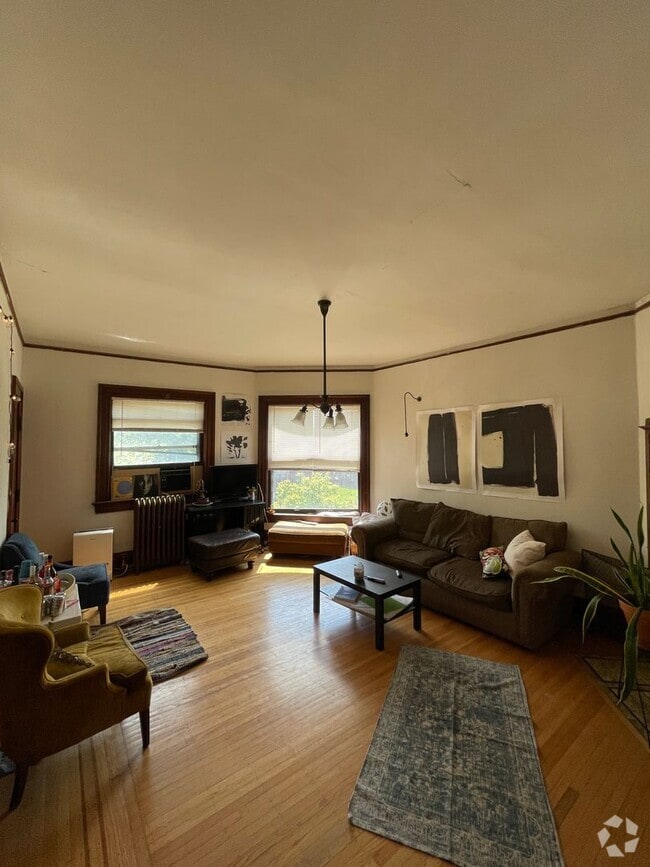 Building Photo - 2531 N Farwell Ave