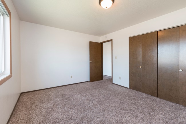 Building Photo - Brentwood II
