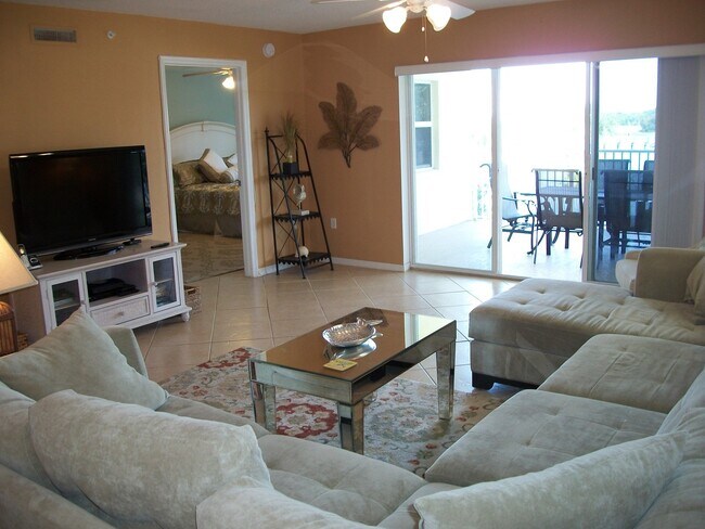 Foto del edificio - BEAUTIFULLY FURNISHED, 3 BEDROOM 2 BATH,  VACATION CONDO!