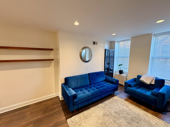 Building Photo - 747 S 10th St