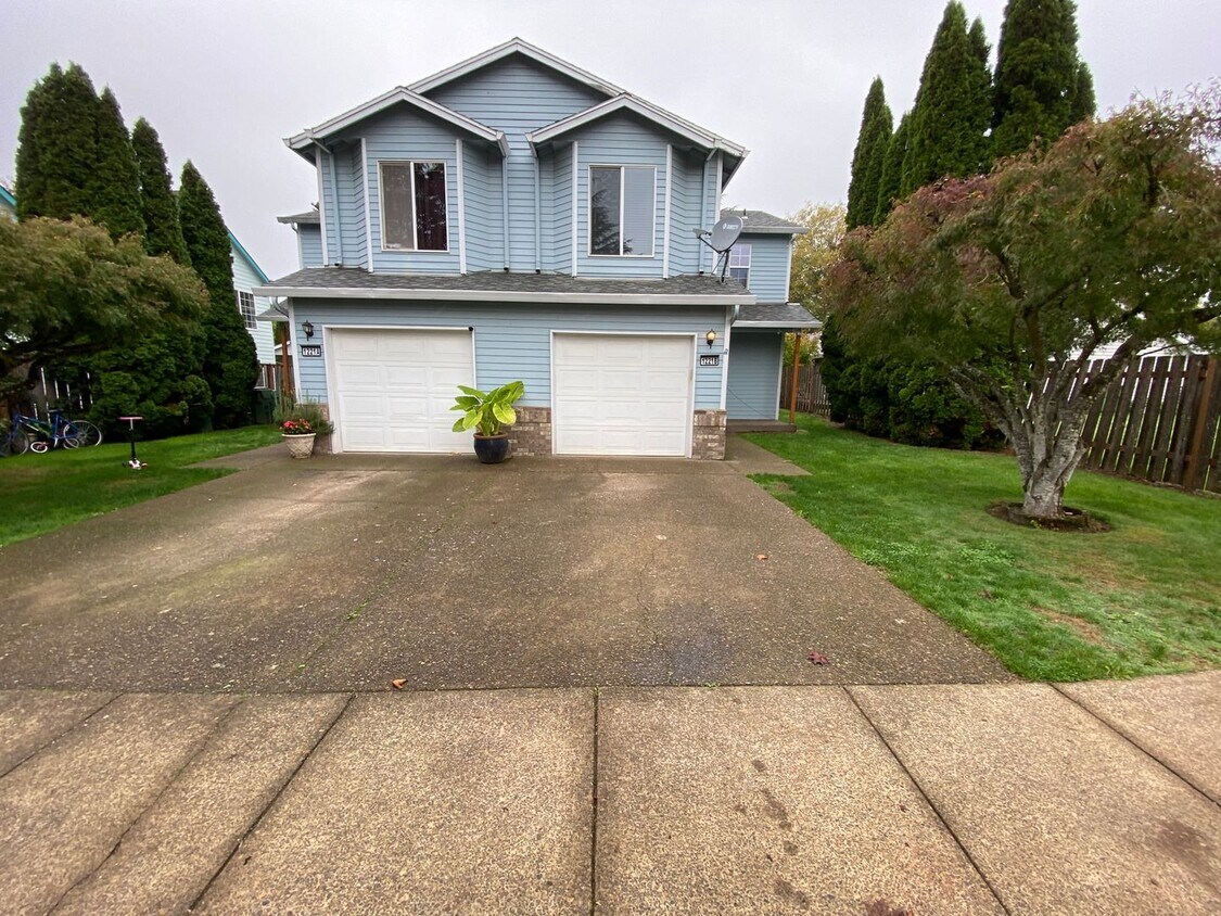 1221 Hoskins St Unit 1221 B, Newberg, OR 97132 Room for Rent in