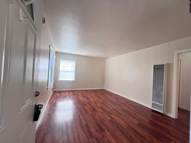 Foto del edificio - BRIGHT & SPACIOUS 1 BEDROOM/1 BATH AVAILABLE TO RENT IN HAYWARD!!!!