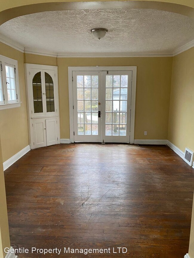 Foto del edificio - 3 br, 1.5 bath House - 16204 Invermere Ave