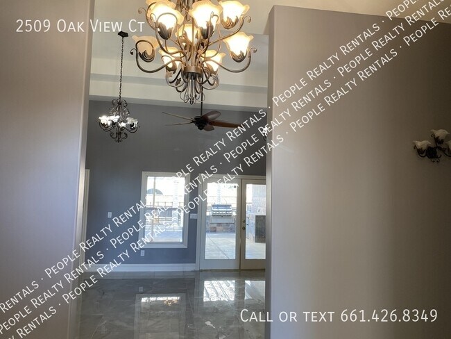 Building Photo - 2509 Oak View Ct