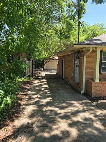 Foto del edificio - 5110 Rexton Ln