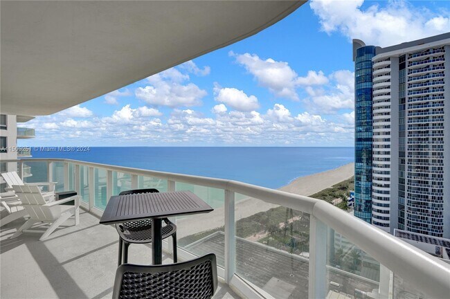 Foto del edificio - 6365 Collins Ave
