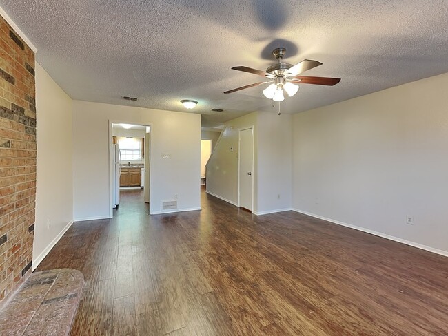 Foto del edificio - 930 Southmoor Dr