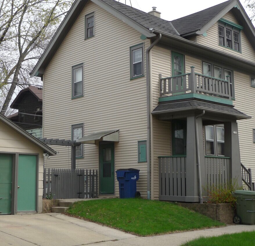 1306 N 57th St Unit Lower, Milwaukee, WI 53208 1306 N 57th St