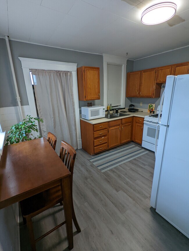 Kitchen - 1530 5th Ave N