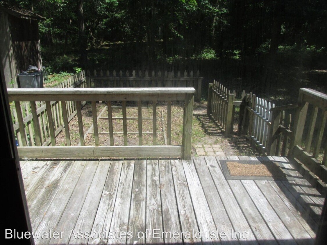 Building Photo - 2 br, 1 bath House - 107 Hickory Hills Court