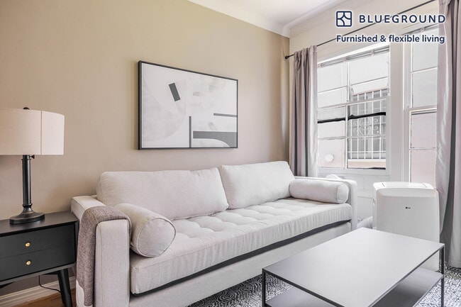 Building Photo - 136 S Roxbury Dr