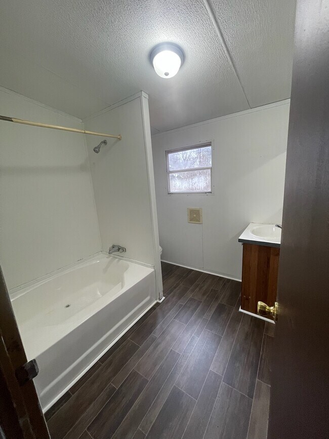 Foto del edificio - 96 Fowler Cir