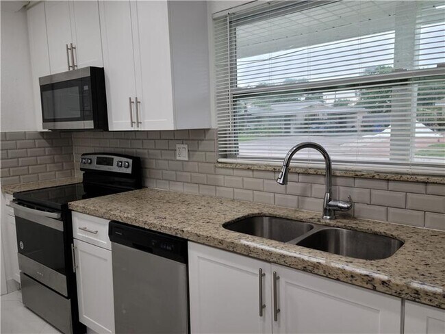 Foto del edificio - 3490 SW 19th St