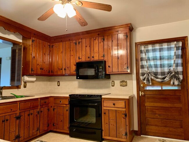 Building Photo - 11930 Lucks Ln