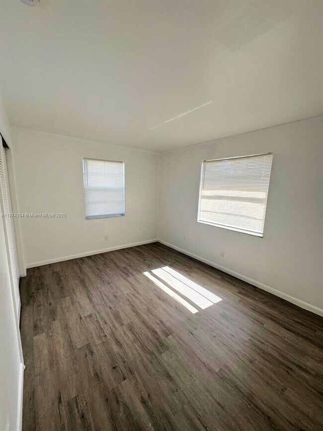 Foto del edificio - 170 W 28th St