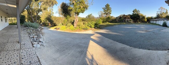 Building Photo - 384 Crazy Horse Canyon Rd