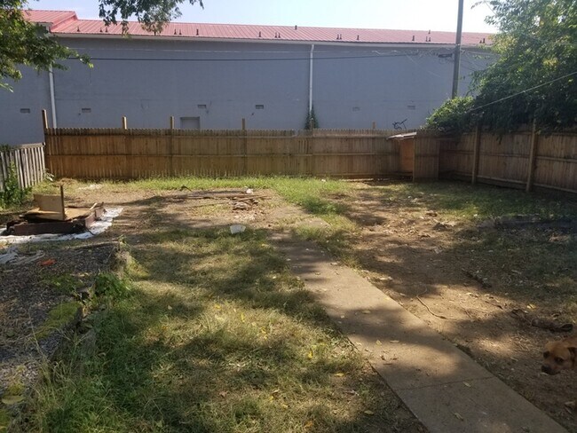 Building Photo - 2806 E 5th Ave