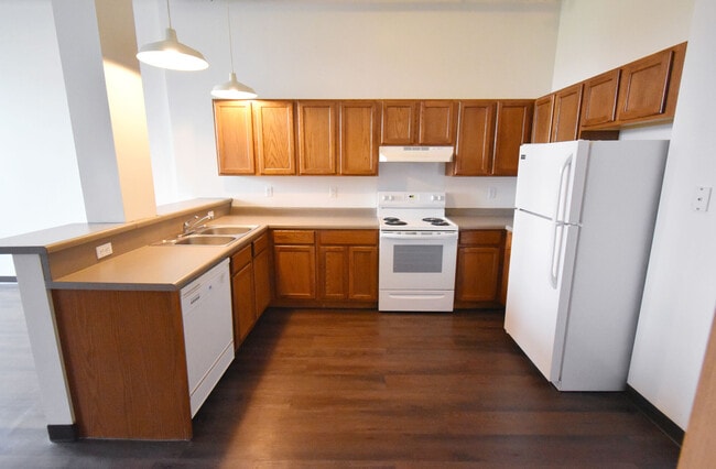 Building Photo - Straus Lofts