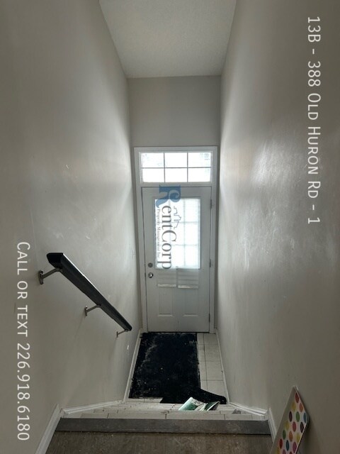 Photo du bâtiment - 388-388 Old Huron Rd