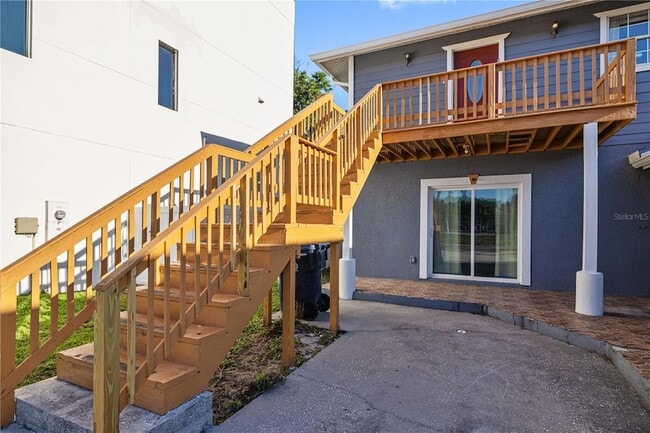 Photo - 113 W Gladys St House