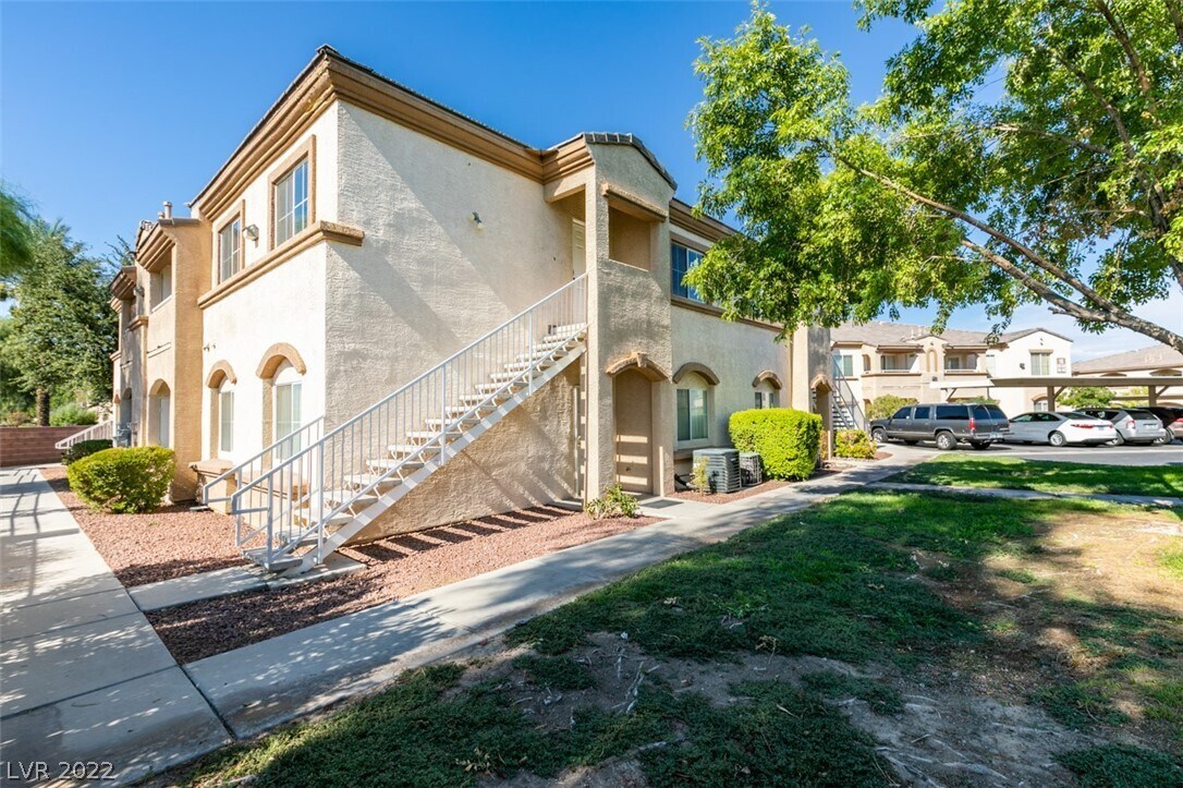 Primary Photo - 3400 Cabana Dr