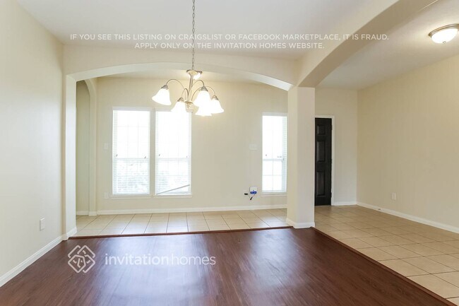 Foto del edificio - 3327 Orchid Trace Dr