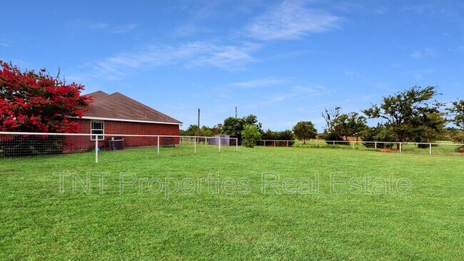 Foto del edificio - 9834 Risky's Ranch Dr