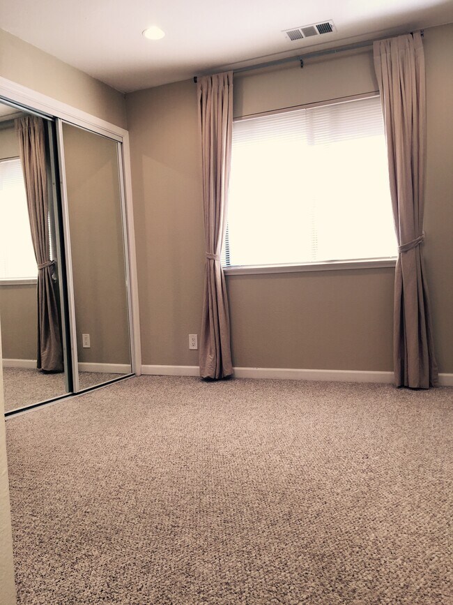 Bedroom - 2827 Monument Blvd
