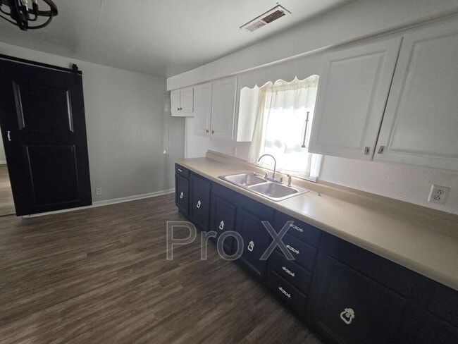 Building Photo - 508 Truman St
