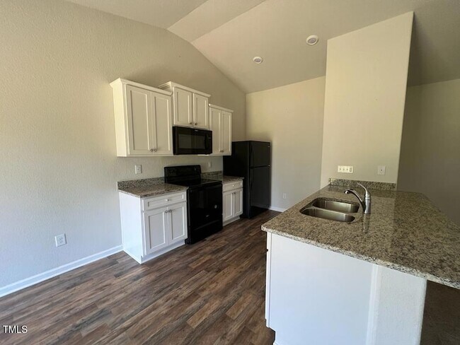 Building Photo - 882 Avery Pond Dr