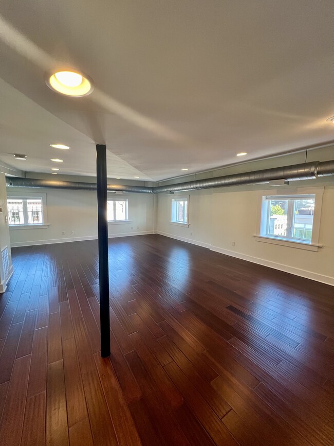 Building Photo - 1501 Vine St
