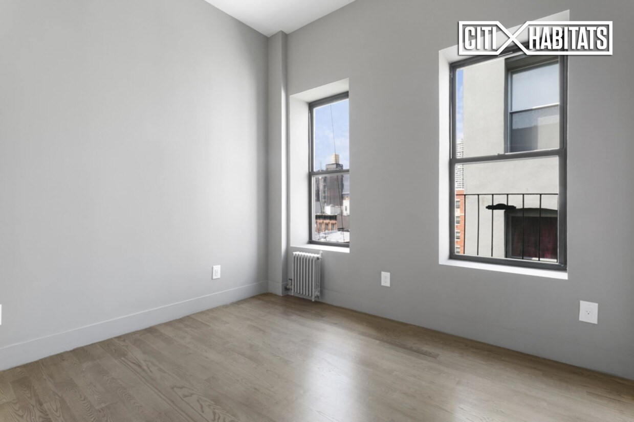 Building Photo - 2156 2nd Ave