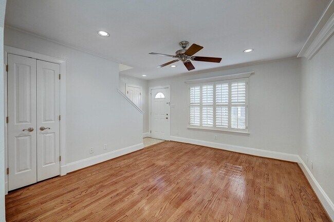 Foto del edificio - 515 Tallowood Rd