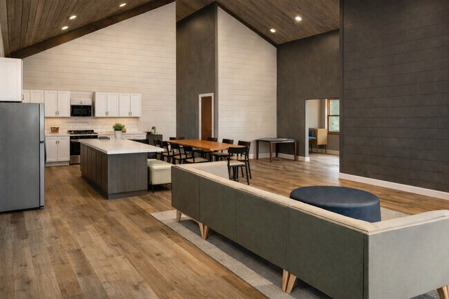 Foto del edificio - 490 S Oak St